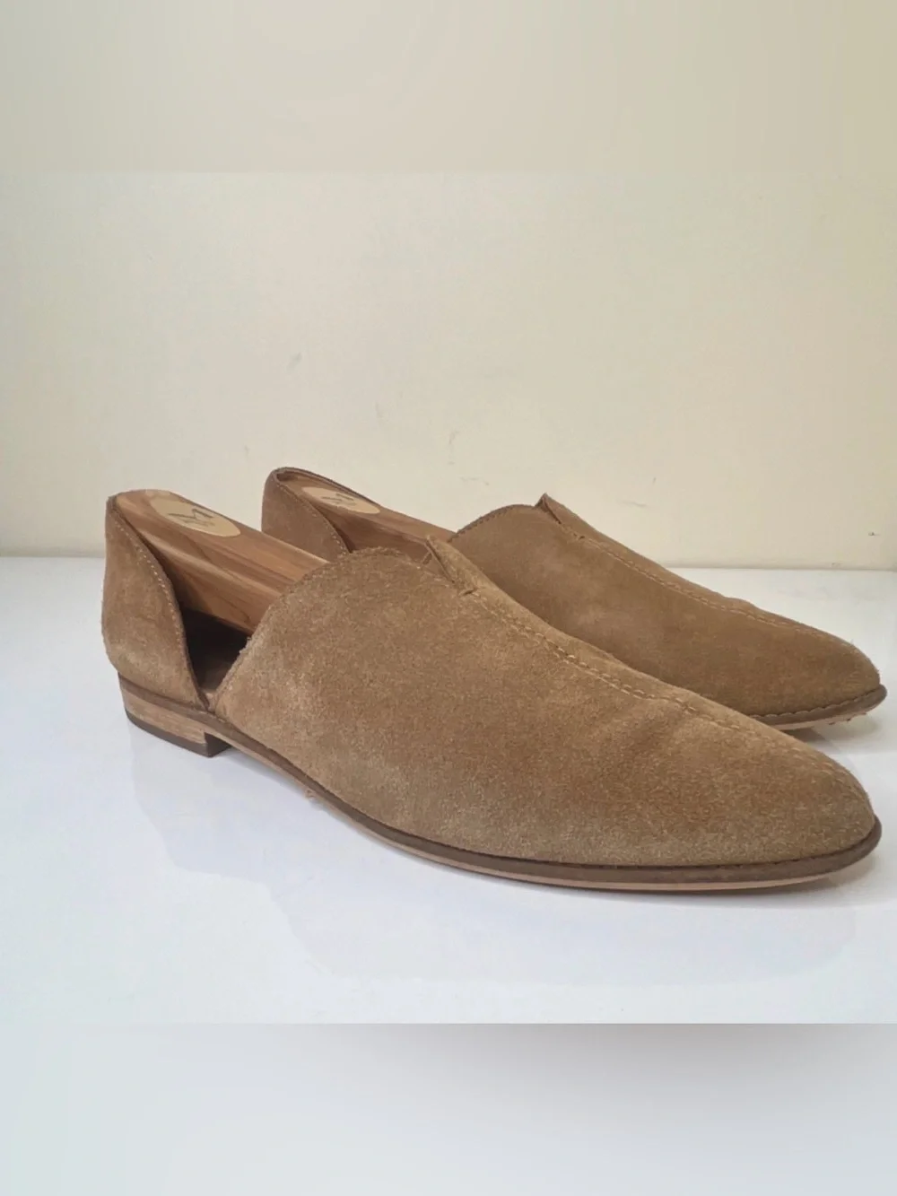 FRYE AND CO. Women's Tan Suede Slip-On Flats Size 8.5M